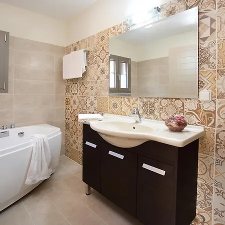 Villa Vryonis Antipata (Erisos)